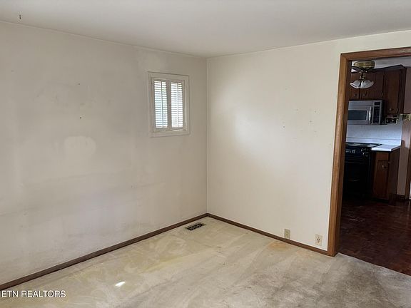 5th image of 6117 Thorn Grove Pike