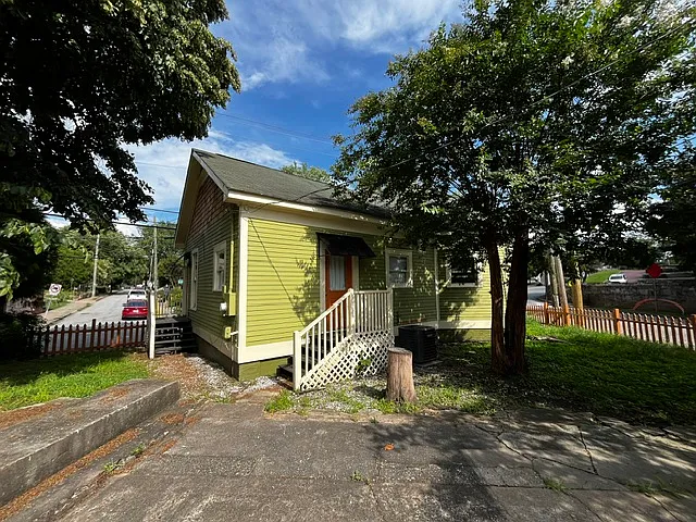 240 Boulevard SE — Photo 2