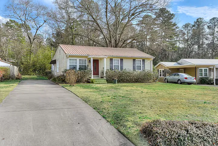 4 bed, 1476 sqft, $2,400 — Photo 1
