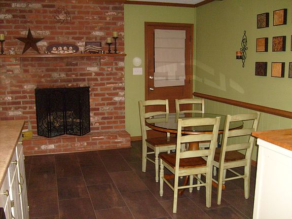 3rd image of 408 College Park Dr