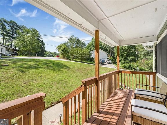 3rd image of 2271 Chestnut Pl