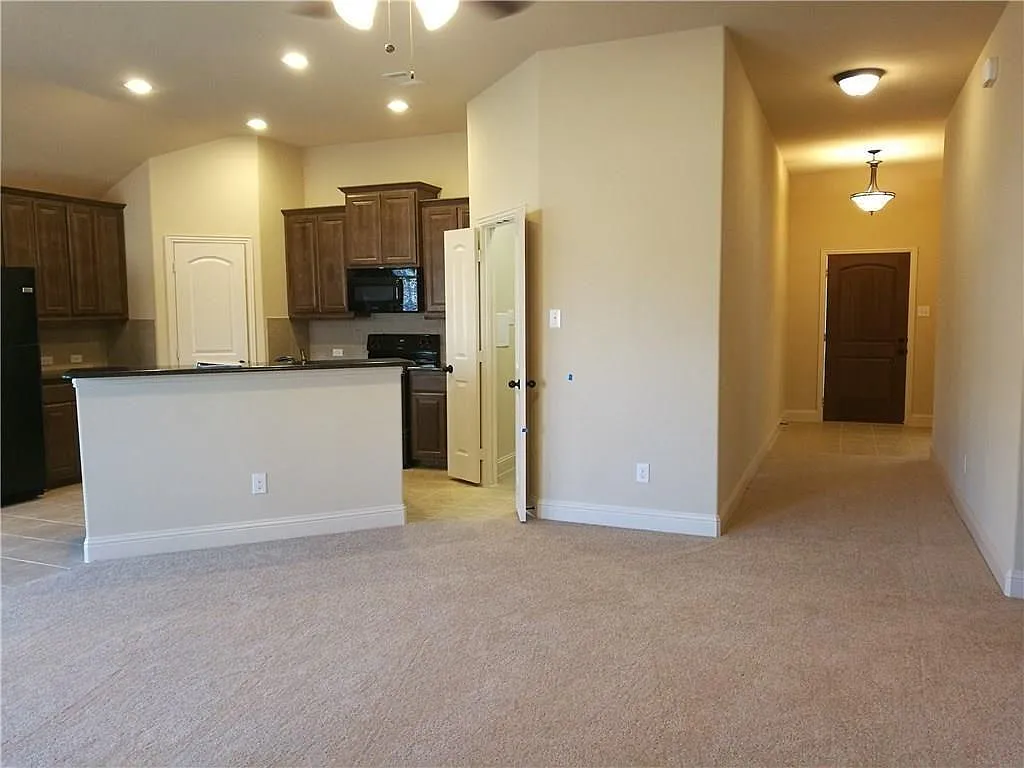 638 Teakwood Dr — Photo 4