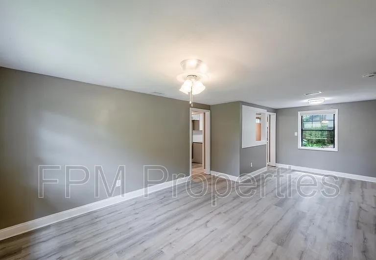 7832 Newton Rd — Photo 10