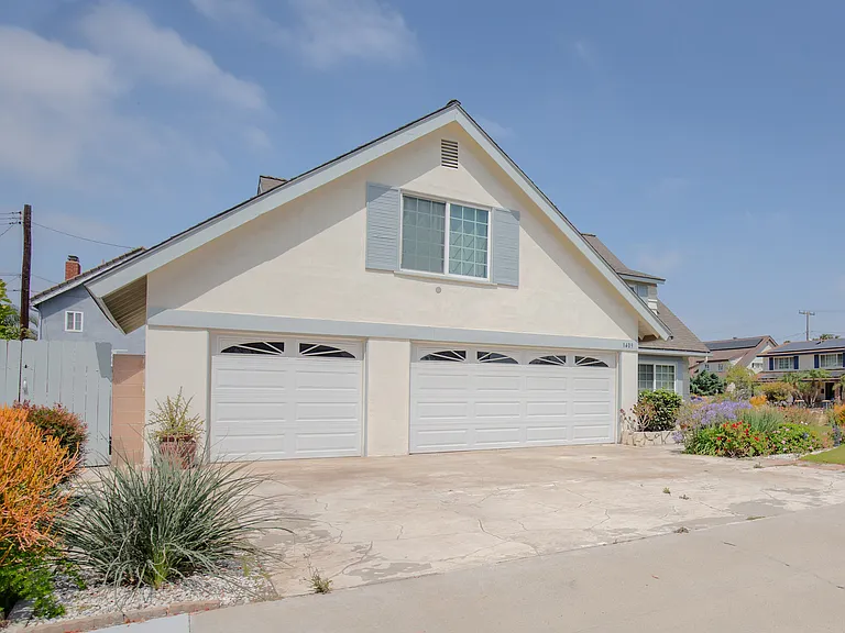 1409 S Adria St — Photo 2