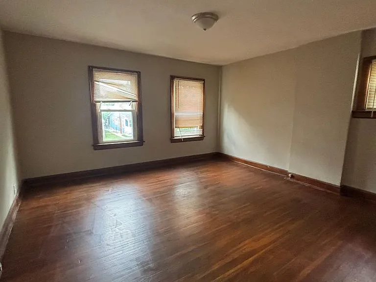 516 Wrexham Ave — Photo 16