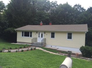 19 Lakeview Ter, Mahopac, NY 10541