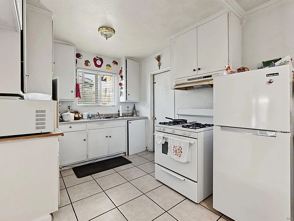 3rd image of 3949 Grandon Ave