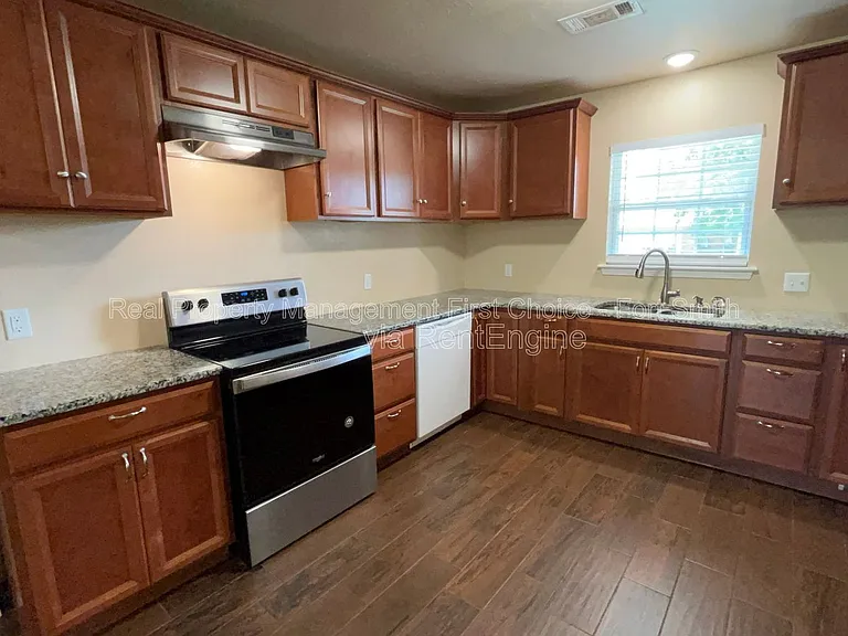 16 Charmont Dr — Photo 10