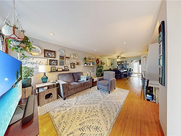 5th image of 128 Cody Pl