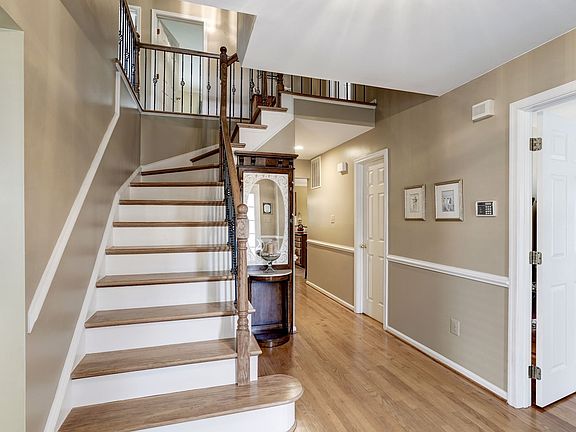 OAK MAIN STAIRCASE