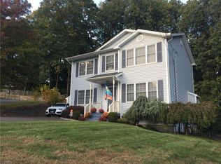 9 Laurie Ln, West Haven, CT 06516