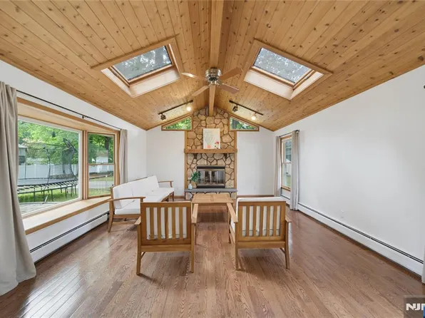 74 Davis Dr, Tenafly, NJ 07670