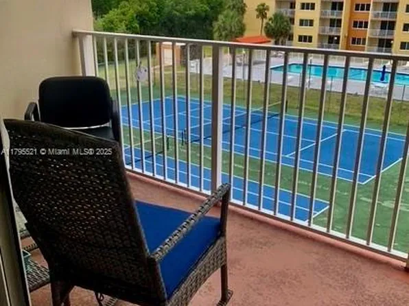 6980 NW 186th St APT 3-426, Hialeah, FL 33015
