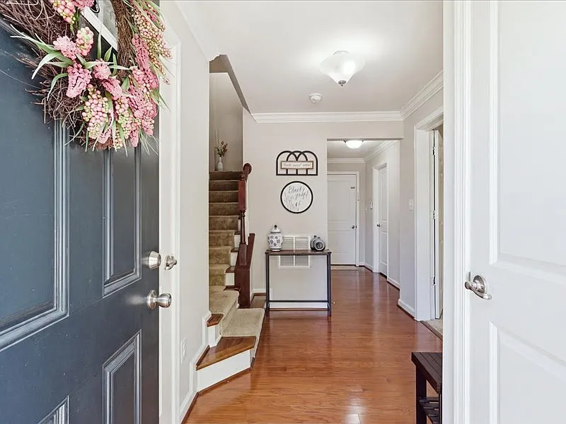 4 bed, 2134 sqft, $3,300 — Photo 2