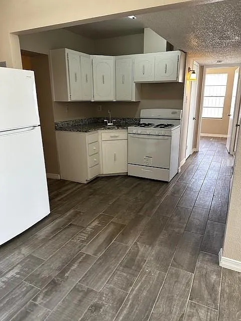 2927 Mobile Ave — Photo 4