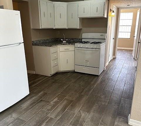 4th image of 2927 Mobile Ave