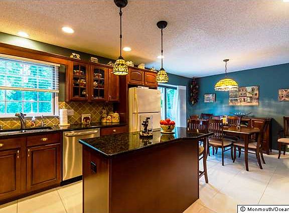 3rd image of 513 Pheasant Ln