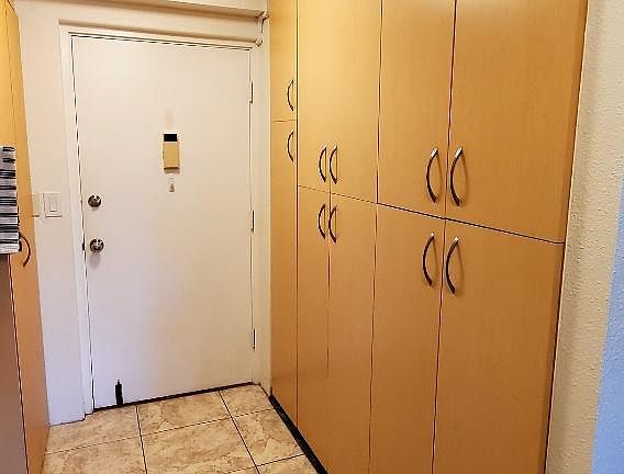 5th image of 400 Hobron Ln APT 608