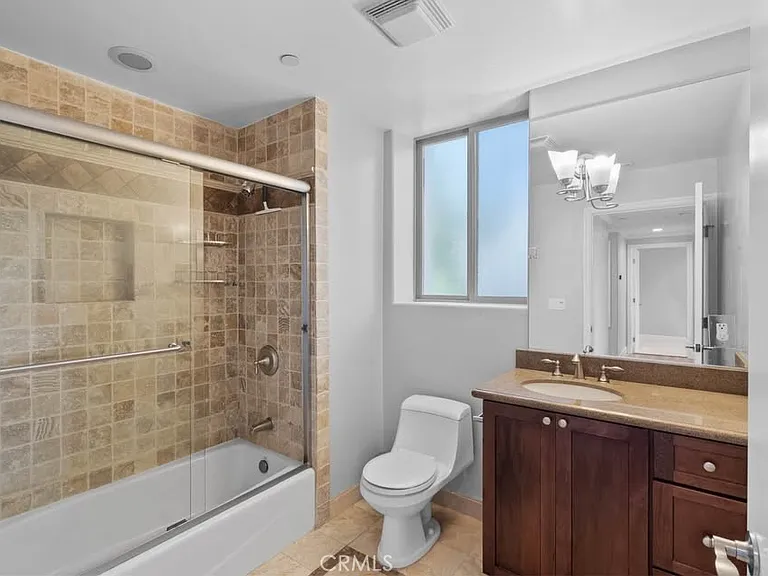 11280 La Maida St #303 — Photo 5
