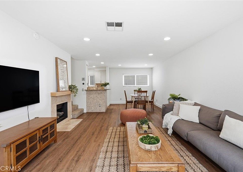 1st image of 1747 Barry Ave APT 106