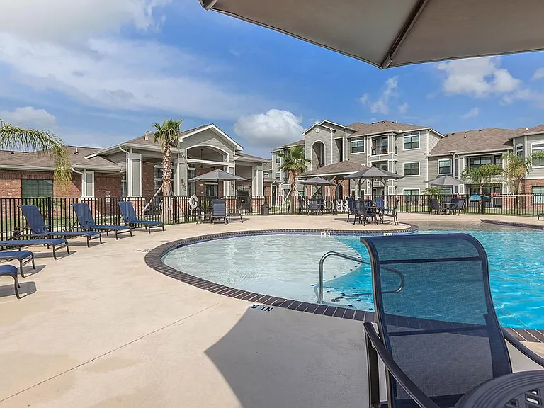 The Colony Luxury Apartments — Photo 7