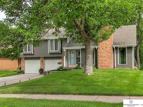 2nd image of 15938 Nottingham Dr