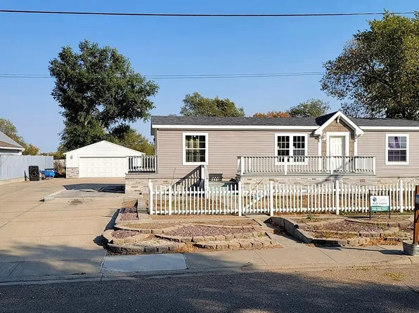 302 Pine St, Glendive, MT 59330