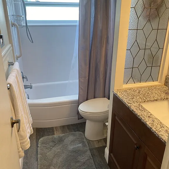 4 Alhambra St — Photo 11