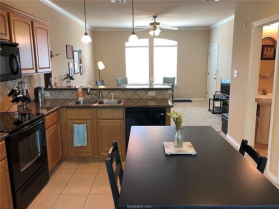 5th image of 305 Holleman Dr #1105