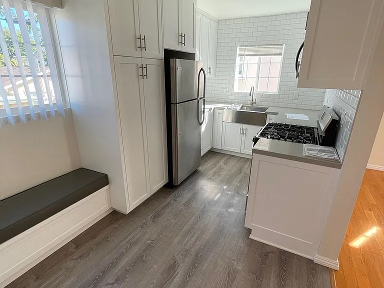 1433 Yale St #E — Photo 7