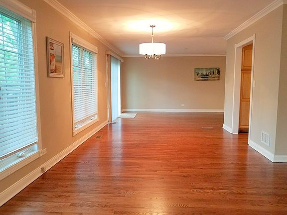 5th image of 320 Evergreen Ct