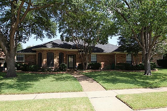 1st image of 2209 Primrose Dr