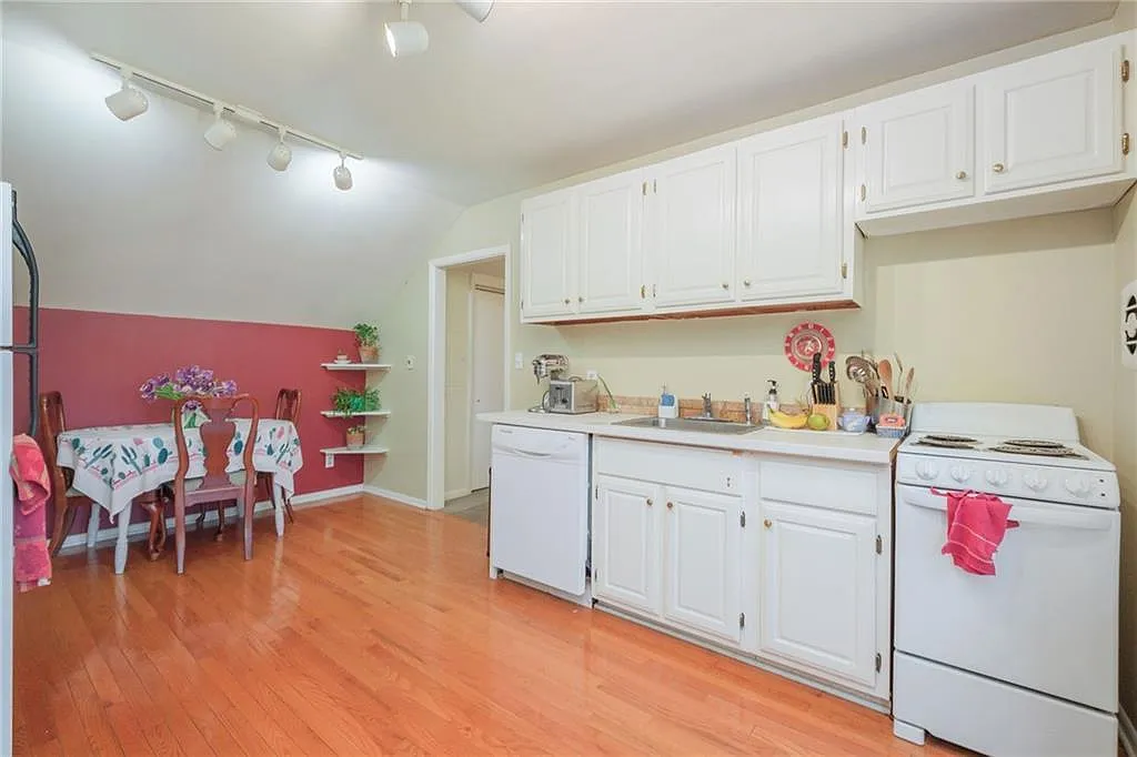117 Chelsea Dr — Photo 4