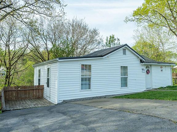 3rd image of 2328 Cranshaw Dr