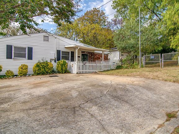 5th image of 219 Hart Ln