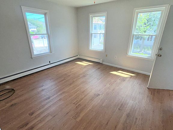 5th image of 17 Albertina St #3