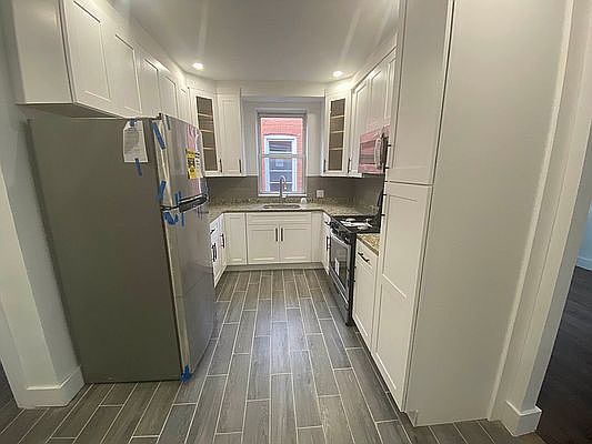 4th image of 600 E 2nd St #2A