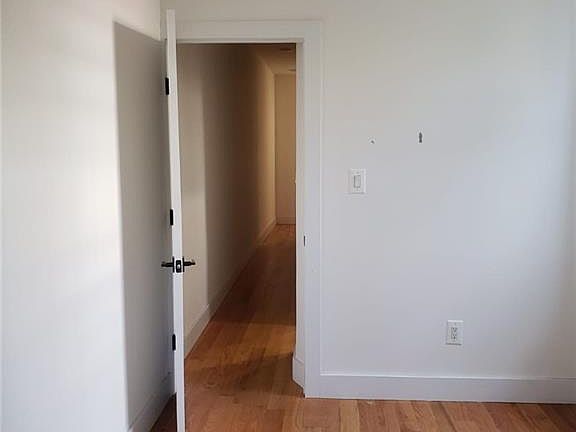 4th image of 177 W Broadway
