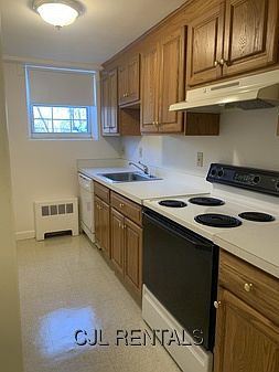 2nd image of 26 Heath Rd #10