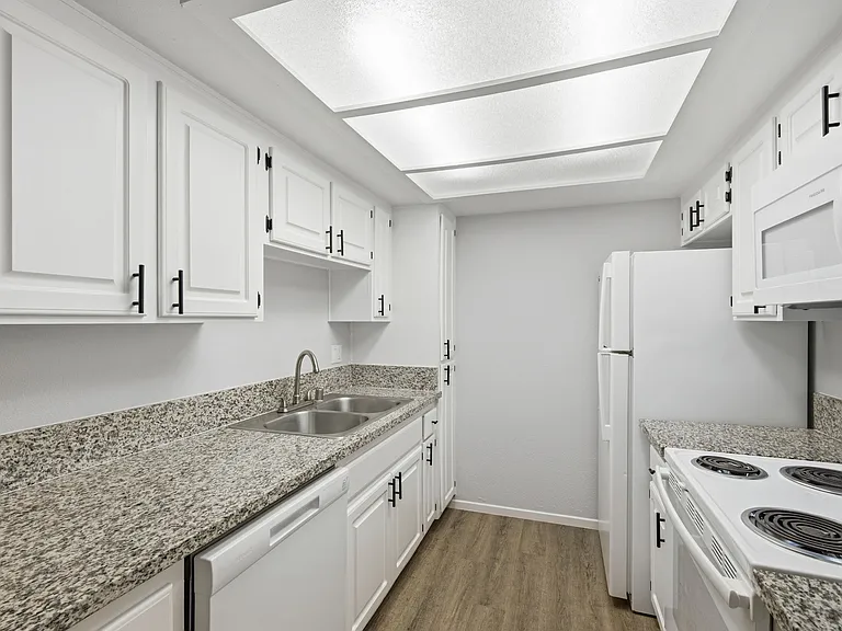 Benchmark Apartments — Photo 19