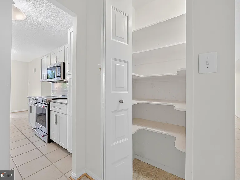 1800 Old Meadow Rd #101 — Photo 32