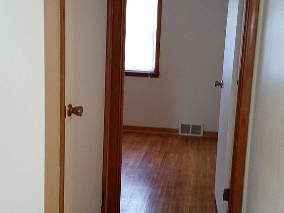 5th image of 10 Parkdale Dr