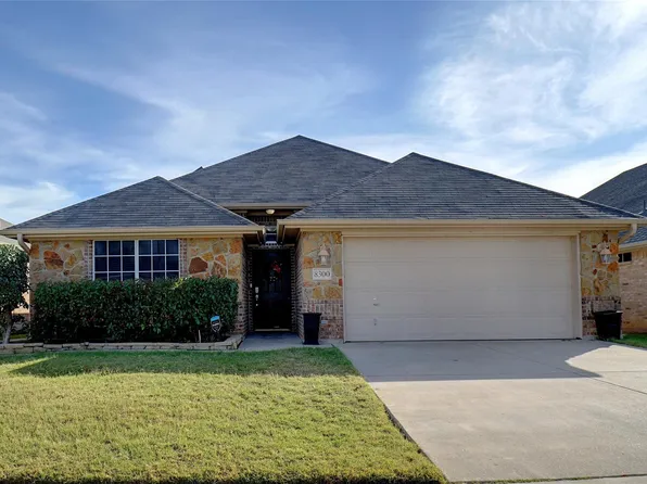 8300 Bowspirit Ln, Fort Worth, TX 76115