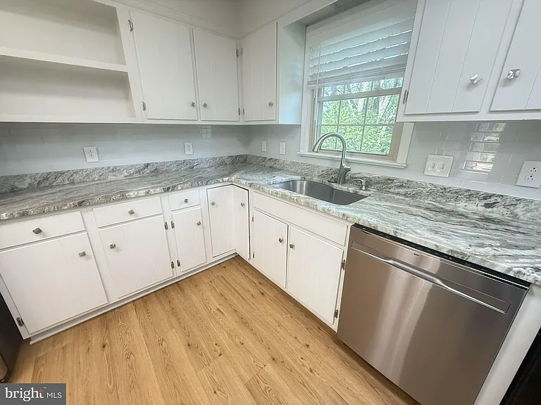 824 Appleseed Ct — Photo 10