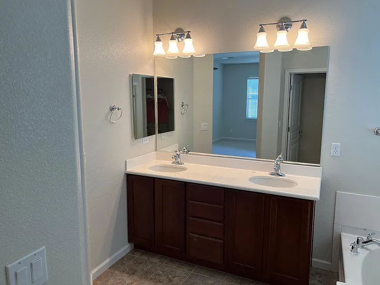 207 W La Flor Ln — Photo 12