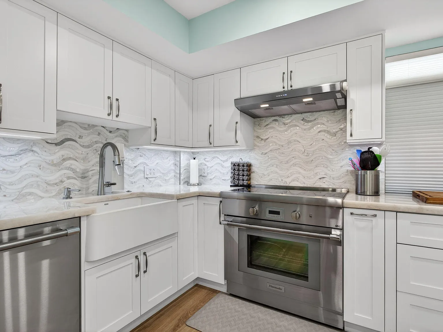 2 bed, 2.0 bath, 1020 sqft, $5,000 — Photo 2