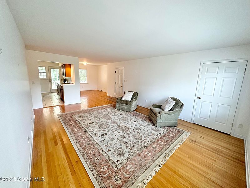 4th image of 11 Kensington Court Apt 3