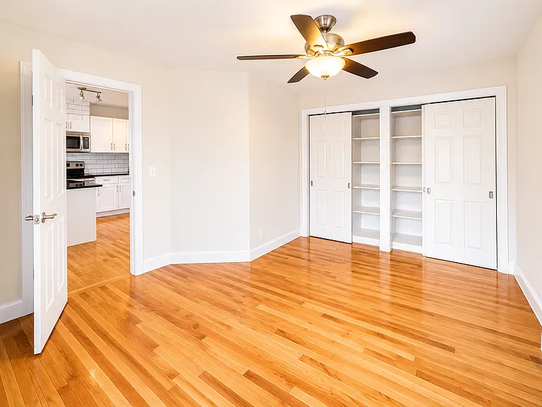 25-26 Hoyt Ave S #4 — Photo 5