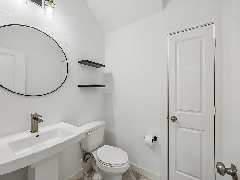 1425 Alberti Ave — Photo 10