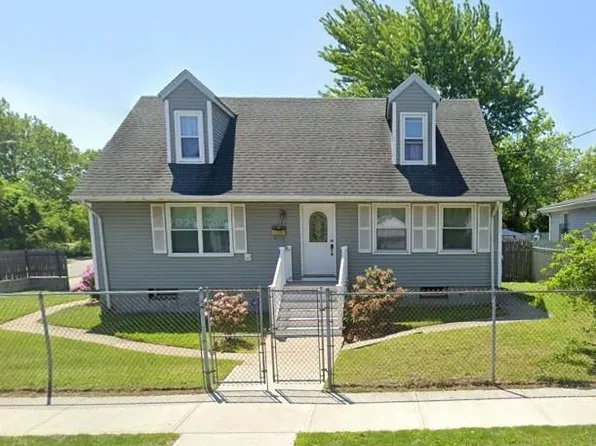 221 Prairie Robinson Street Ave, Providence, RI 02905